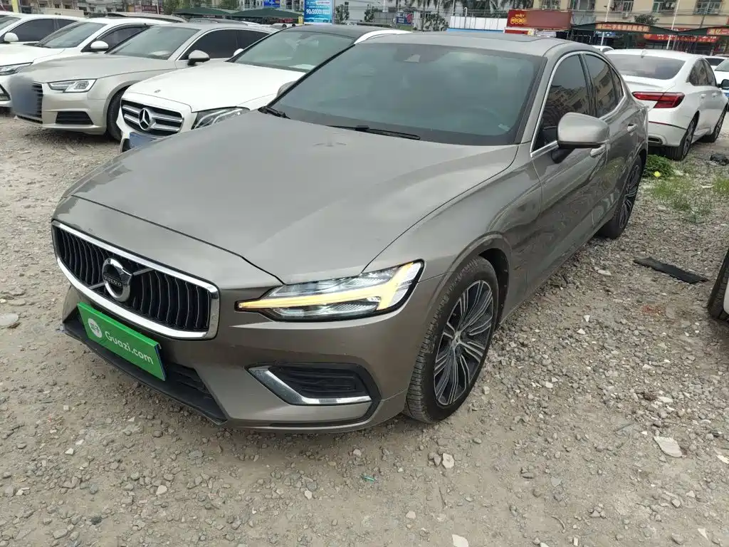 Volvo S60 2022 B4 Luxury