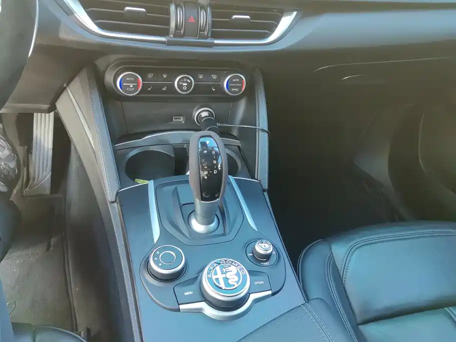 Alfa Romeo Stelvio — миниатюра 16