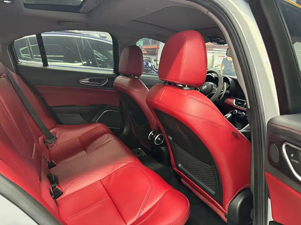 Alfa Romeo Giulia — миниатюра 8