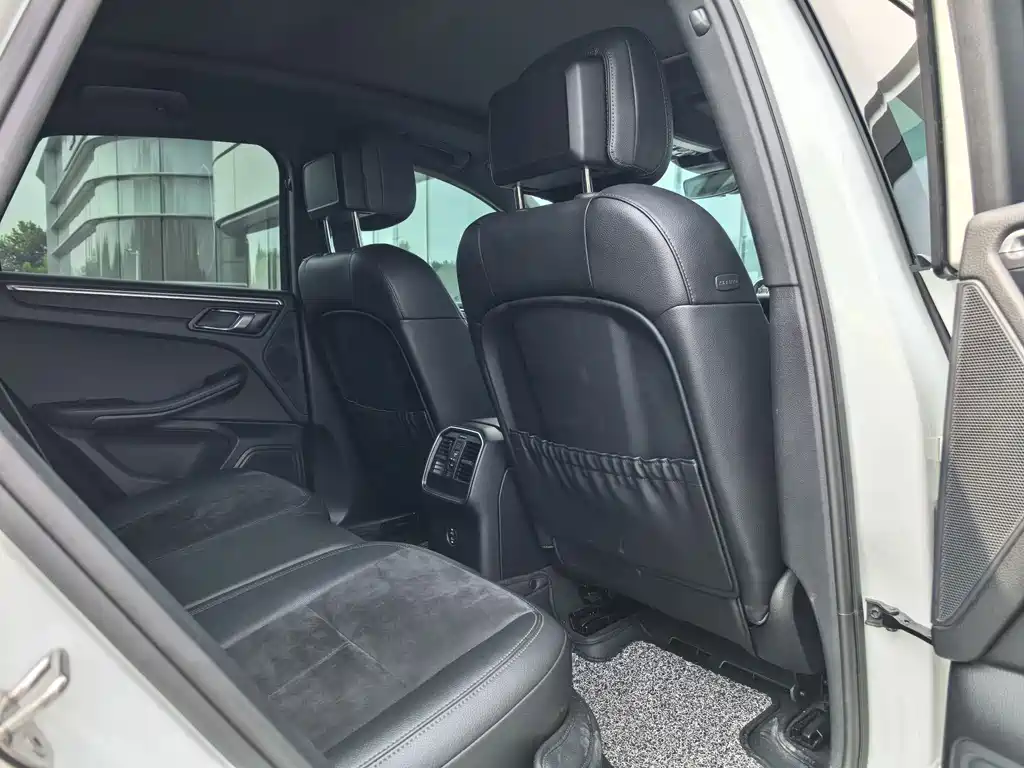 Porsche Macan — миниатюра 3