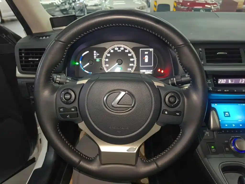 Lexus CT — миниатюра 11