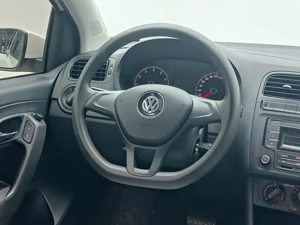Volkswagen Polo — миниатюра 6