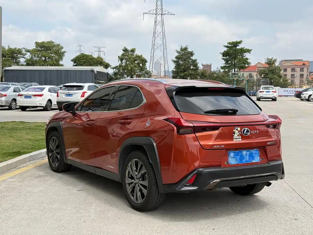 LEXUS UX