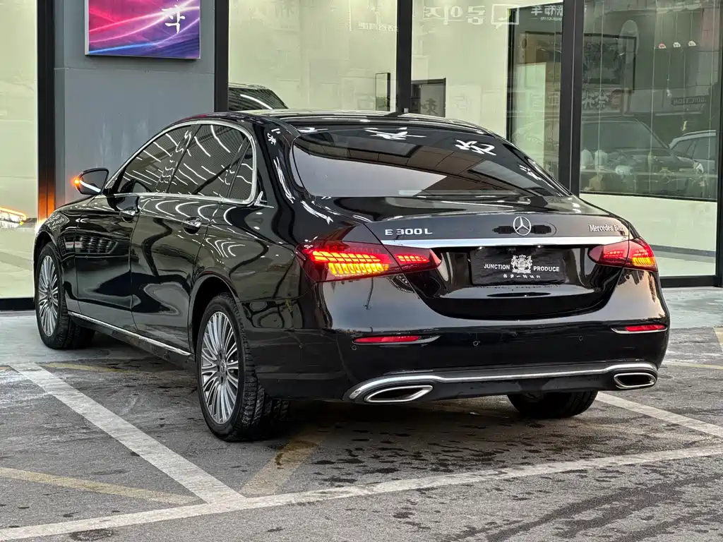 MERCEDES-BENZ E CLASS