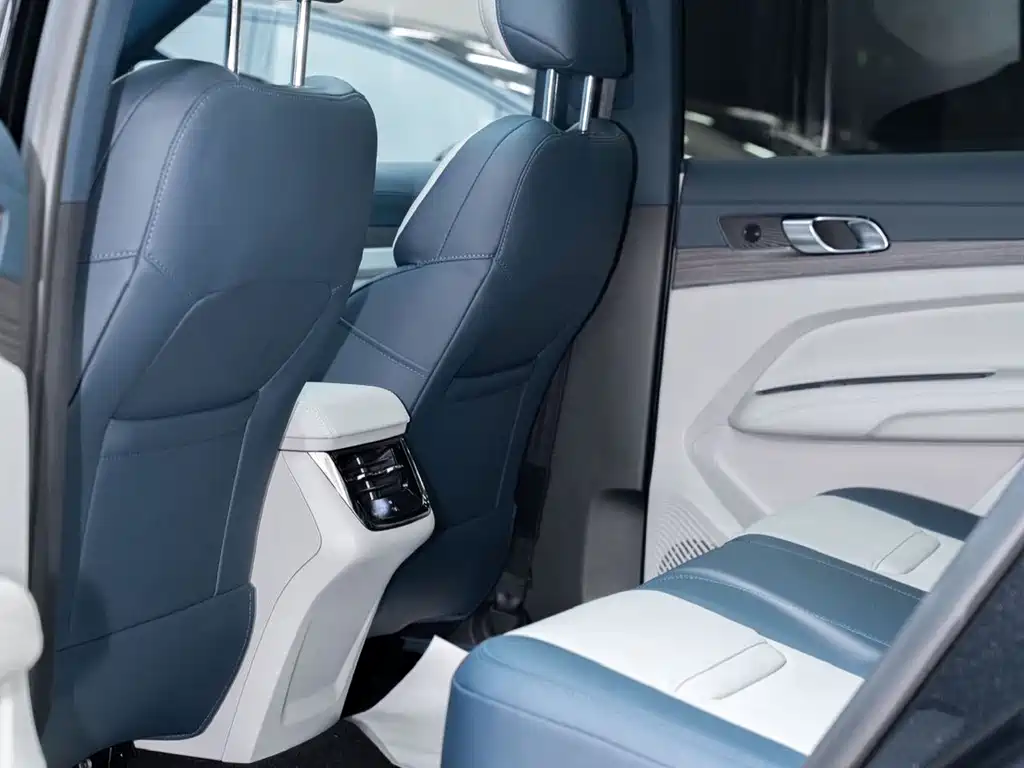 Ford Equator Sport — миниатюра 22