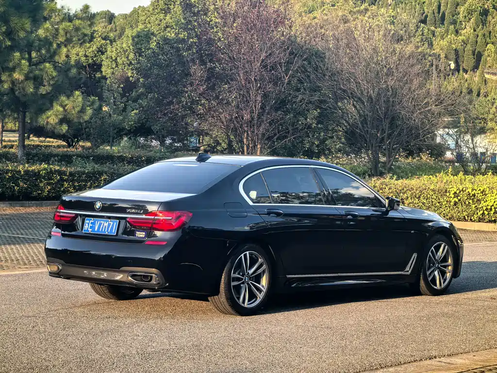 BMW 7 Series — миниатюра 33