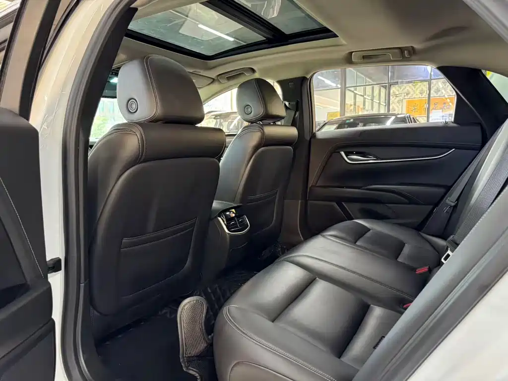 Cadillac XTS — миниатюра 8