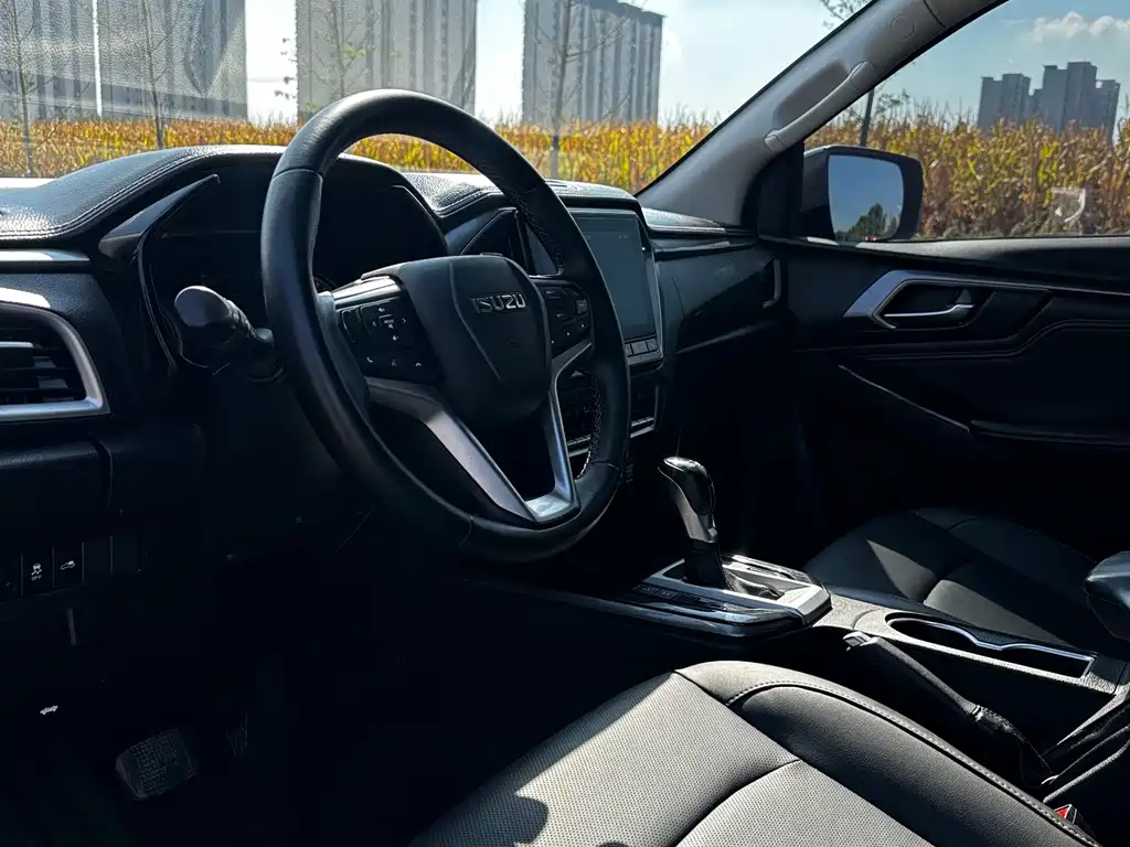 Isuzu D-MAX — миниатюра 2