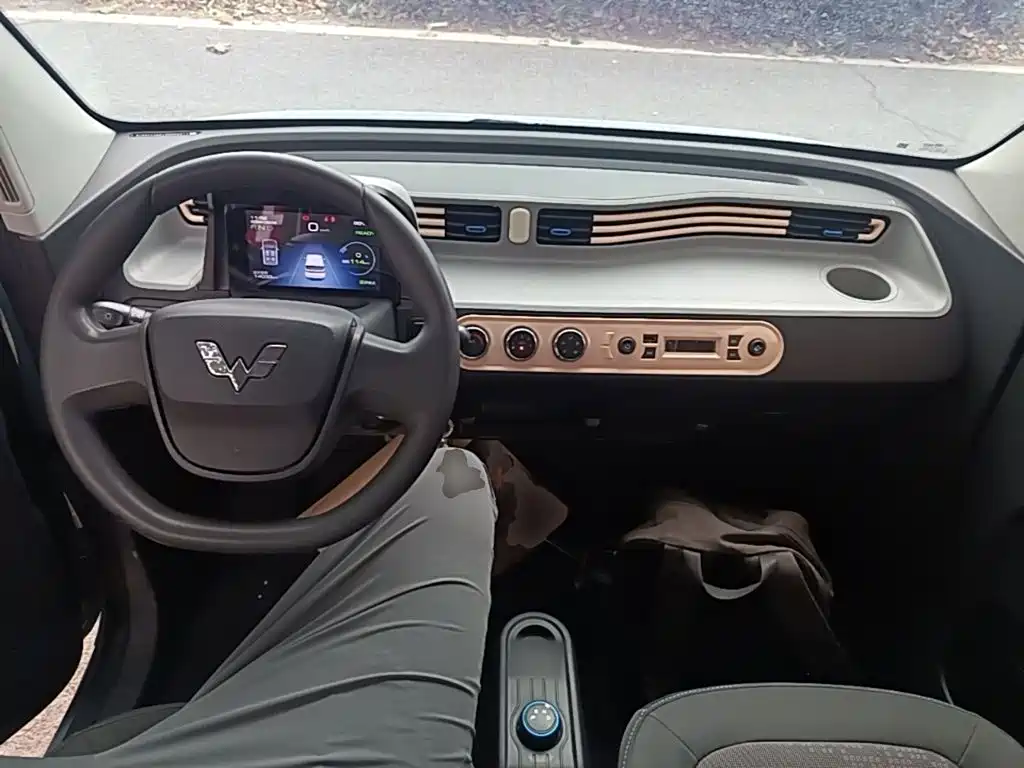 Wuling MINIEV — миниатюра 10