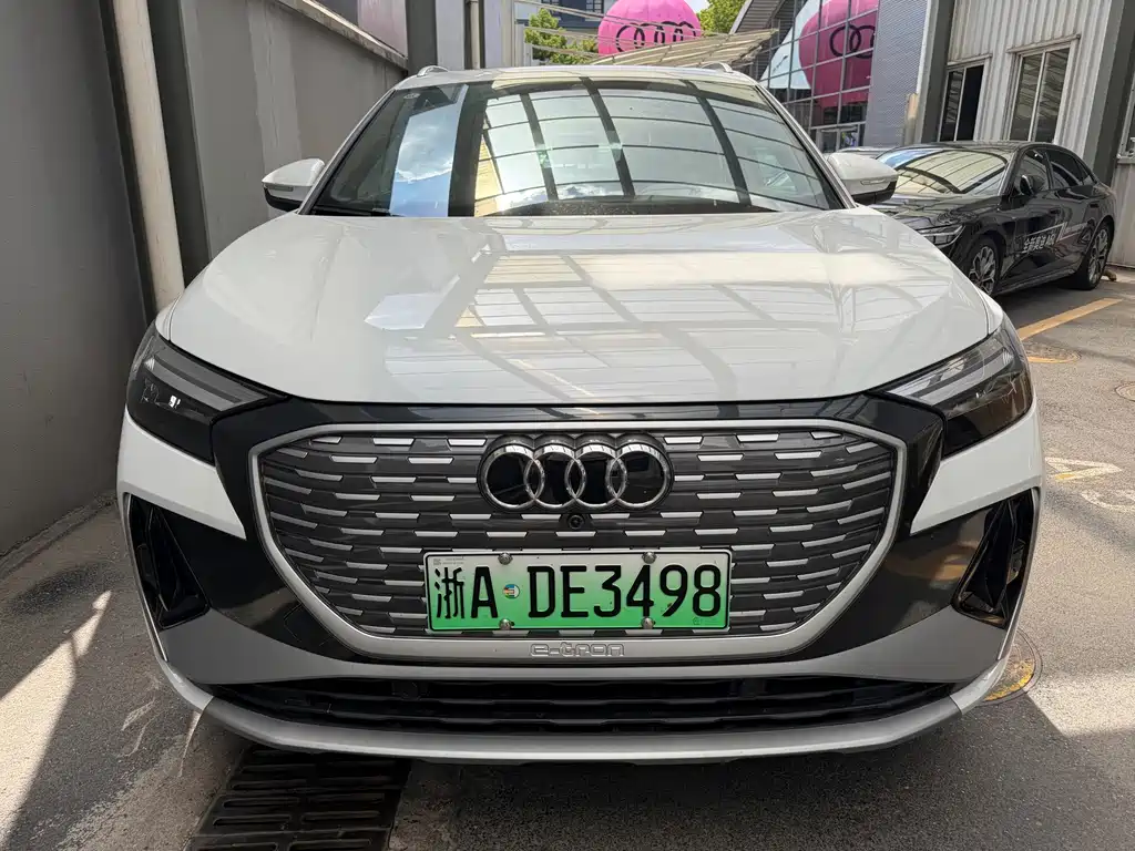 Audi Q4 e-tron — миниатюра 2