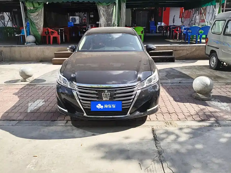 Toyota Crown — миниатюра 2
