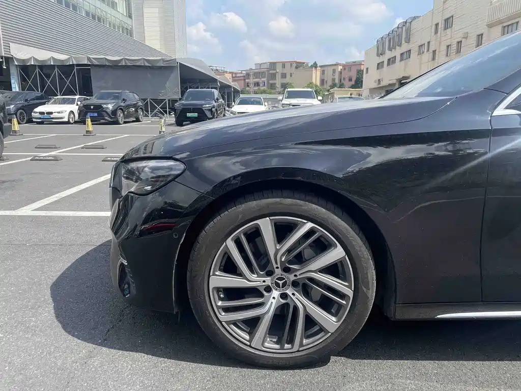 Mercedes-Benz E-Class — миниатюра 7