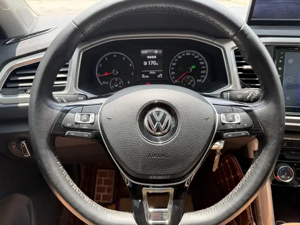 Volkswagen T-Roc — миниатюра 10