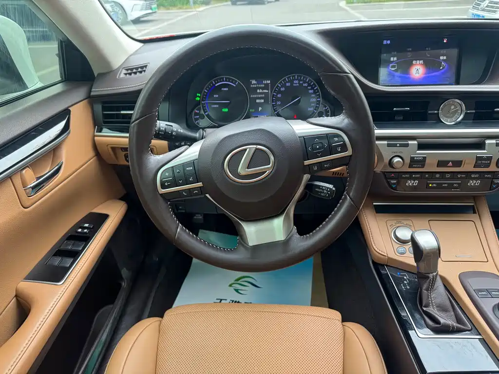 Lexus ES — миниатюра 11