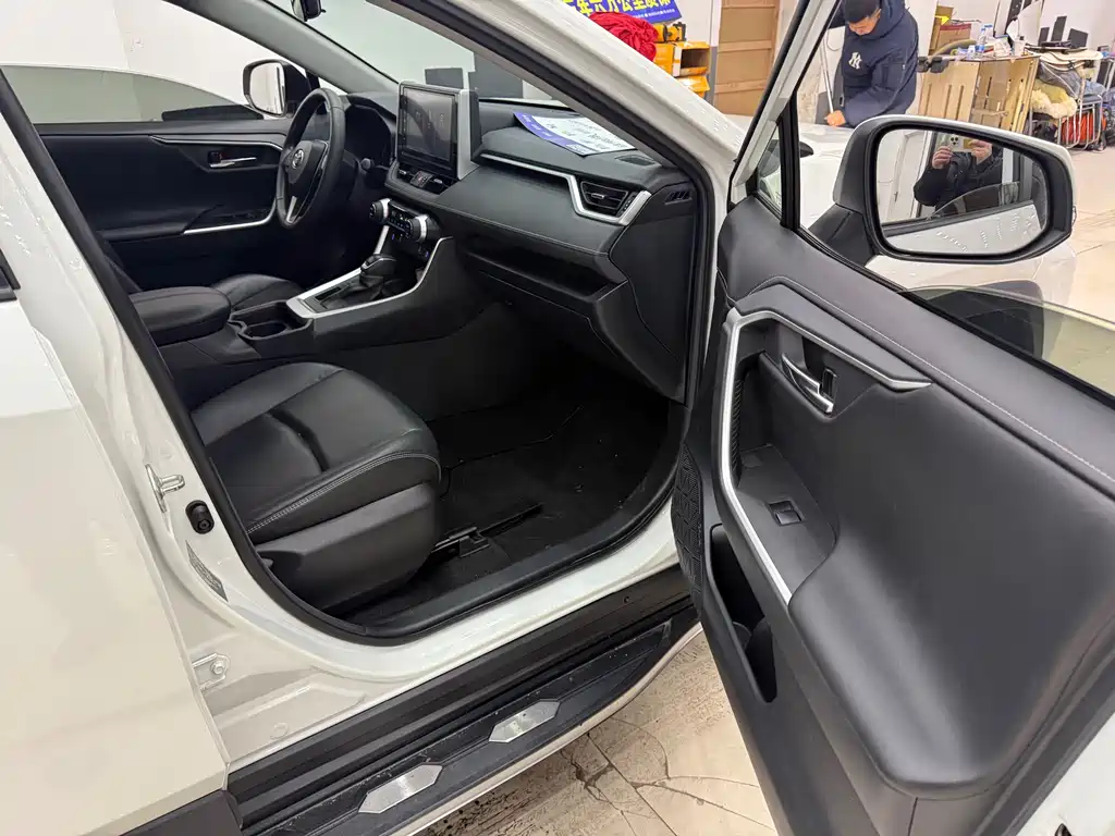 TOYOTA RAV4 RONGFANG