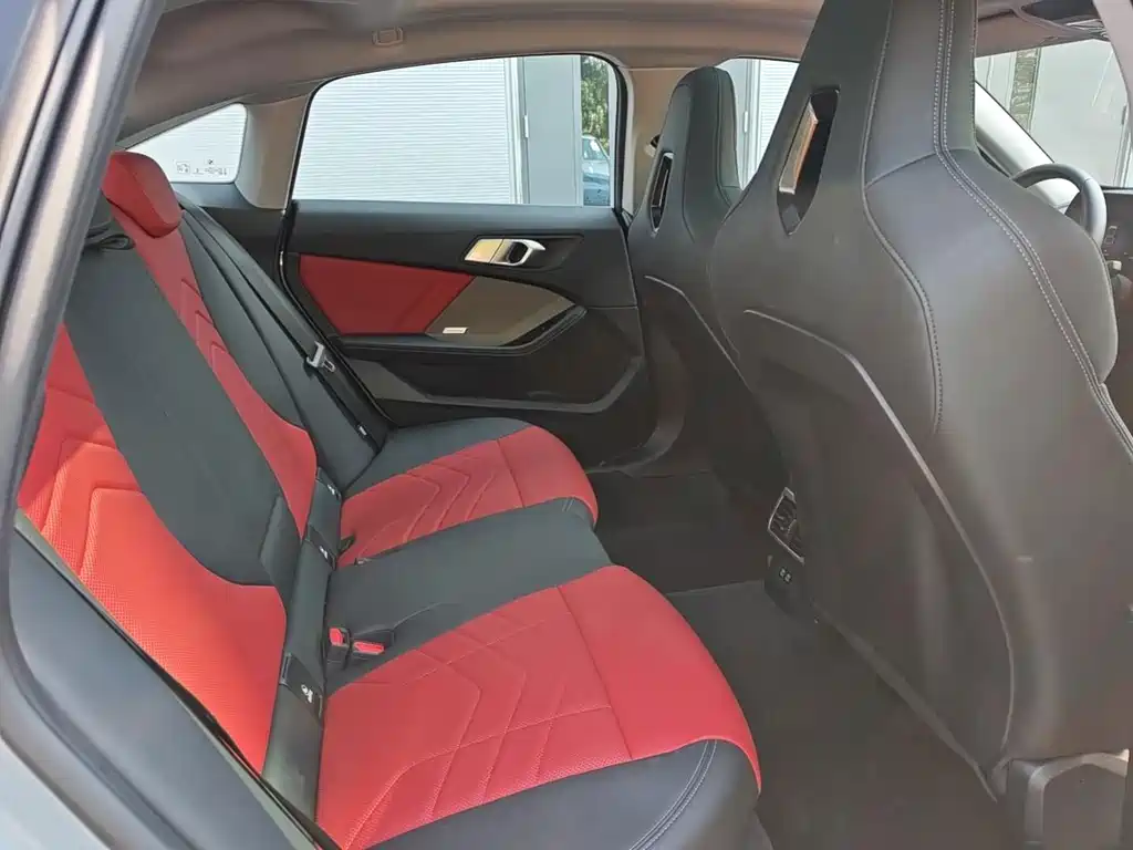 BMW 2 Series — миниатюра 8