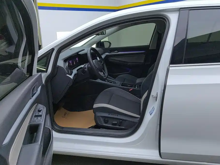 Volkswagen Golf 2024 280TSI DSG Pro
