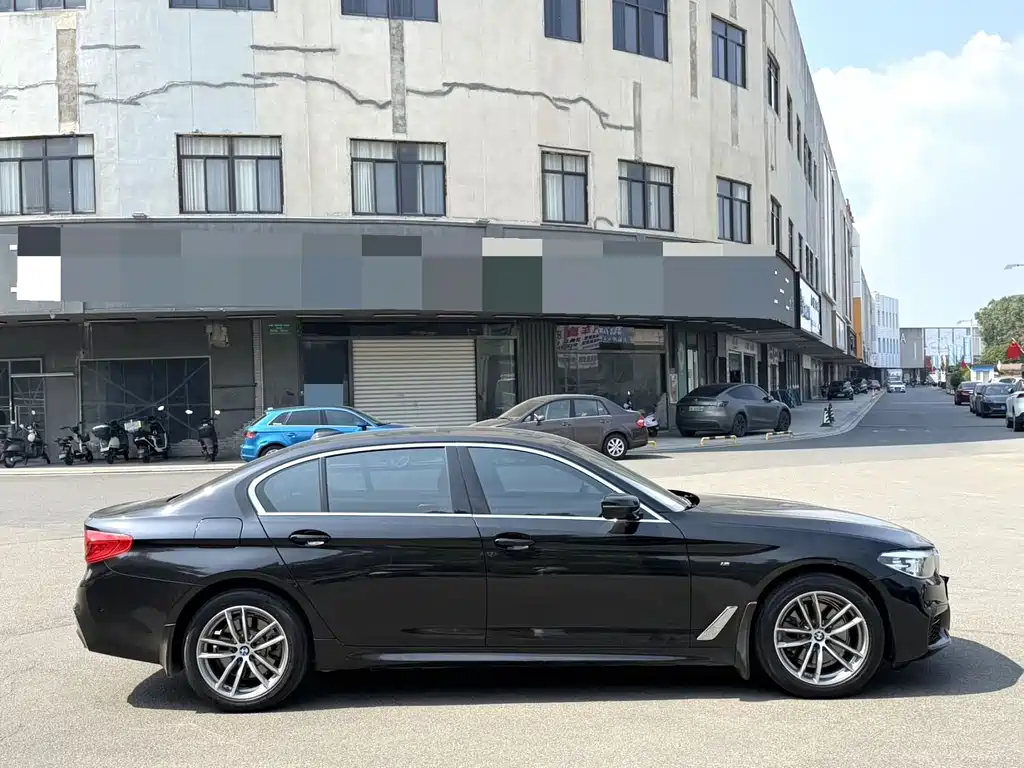 BMW 5 Series — миниатюра 7
