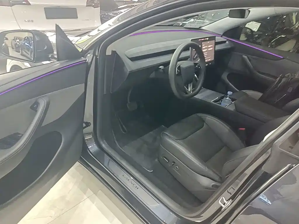 Tesla Model Y — миниатюра 16