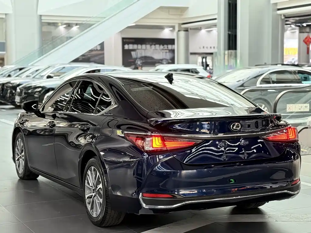 Lexus ES 2022 — фото 8
