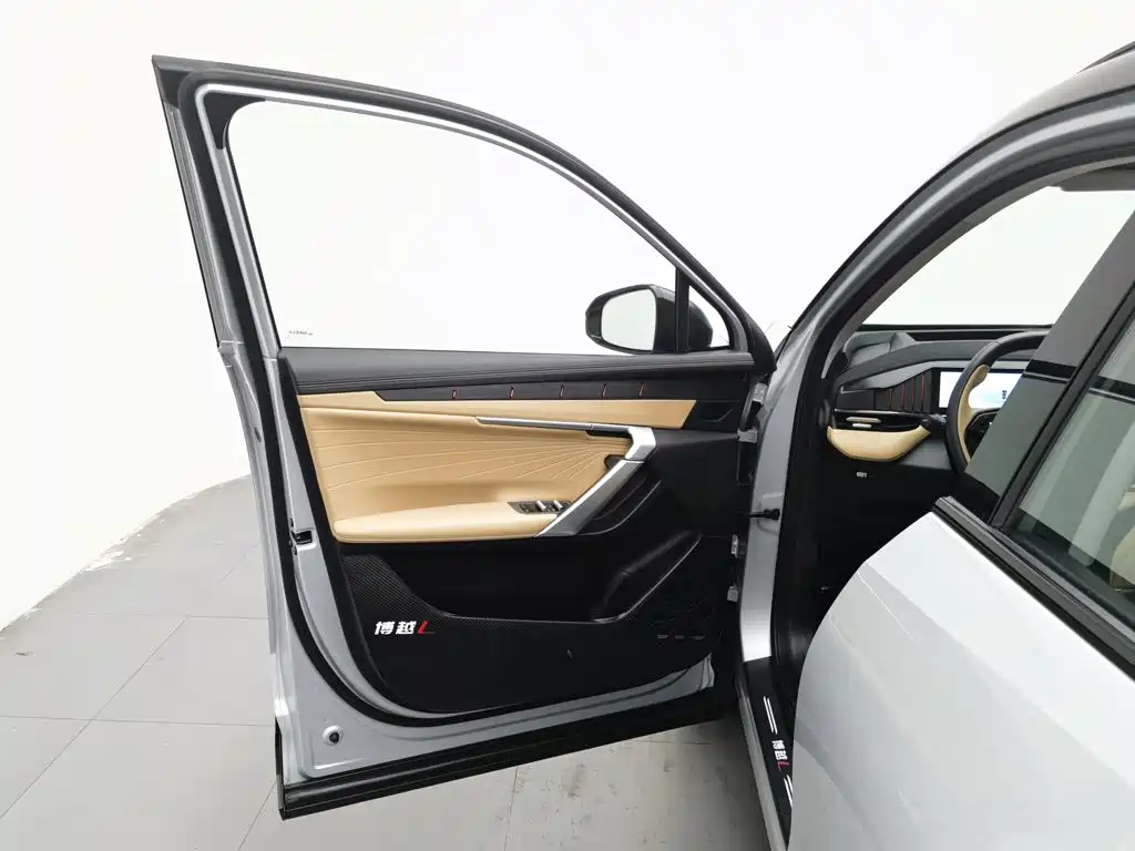 Geely Boyue L — миниатюра 8