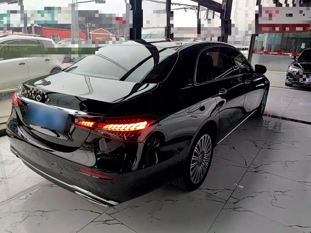 Mercedes-Benz E-Class — миниатюра 7
