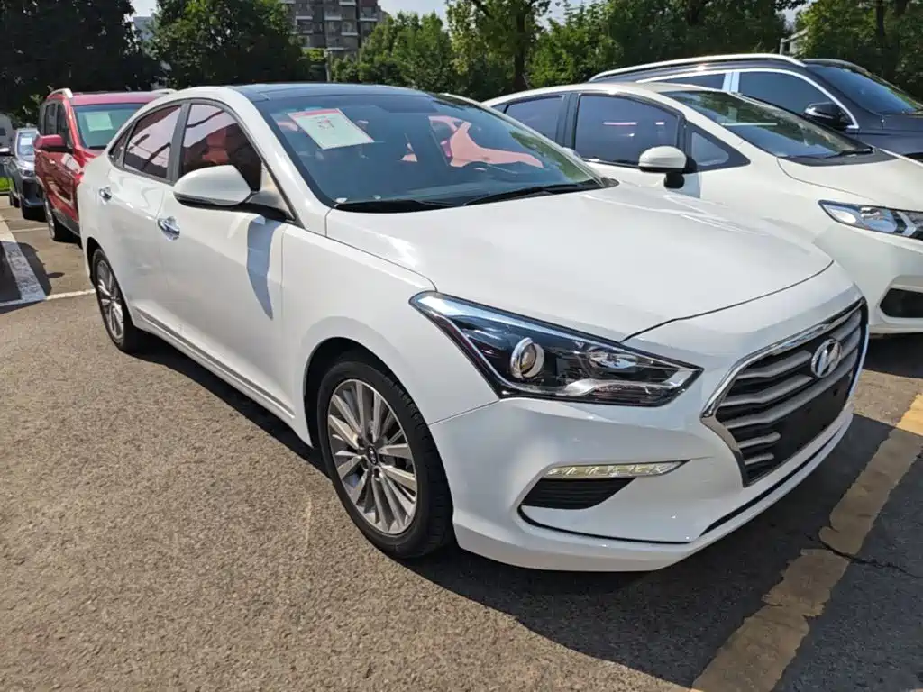 Hyundai Mistra 2017 1.8L AT GLS V