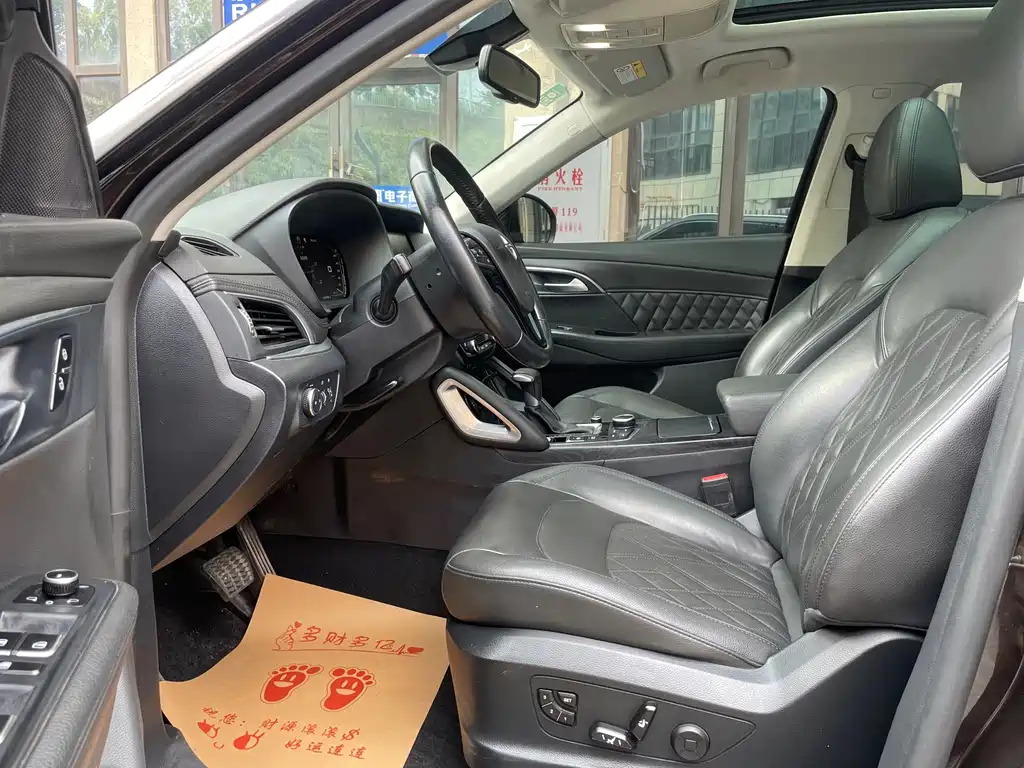 Borgward BX7 — миниатюра 8