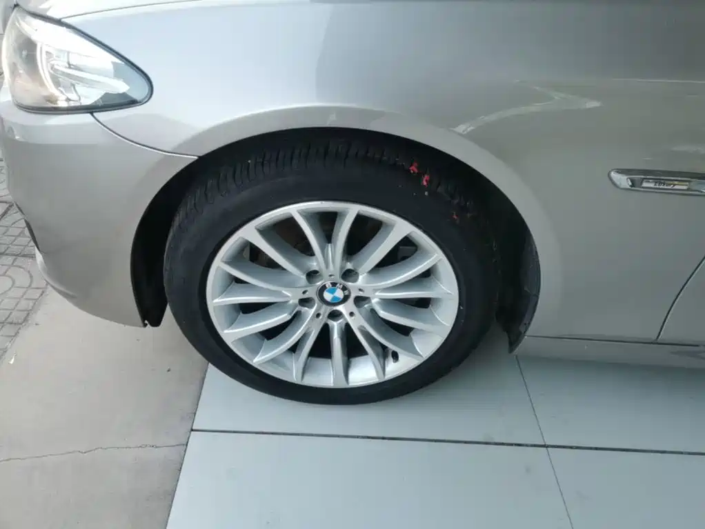 BMW 5 Series — миниатюра 23