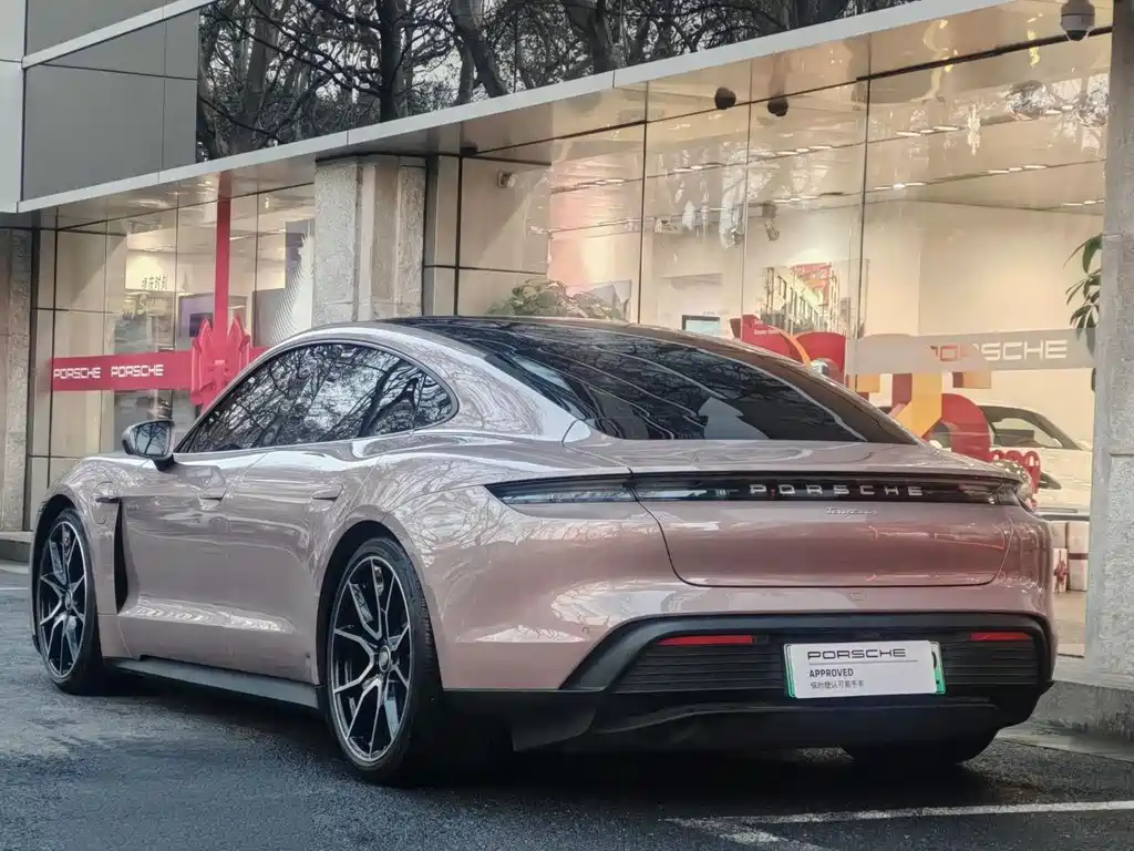 PORSCHE TAYCAN