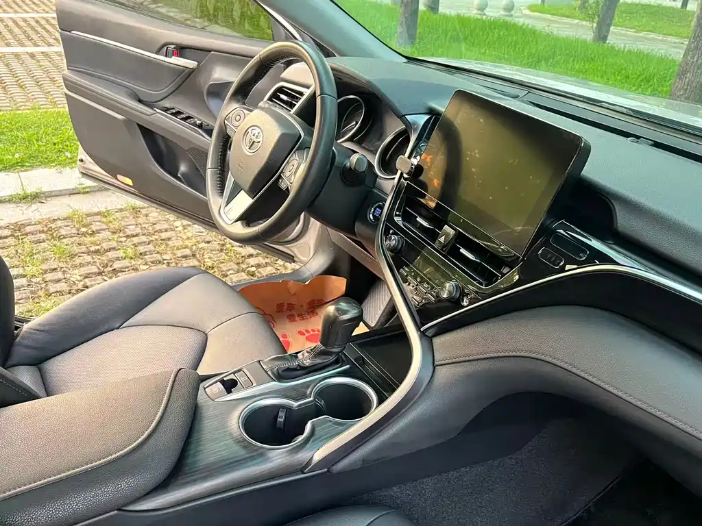 Toyota Camry — миниатюра 14