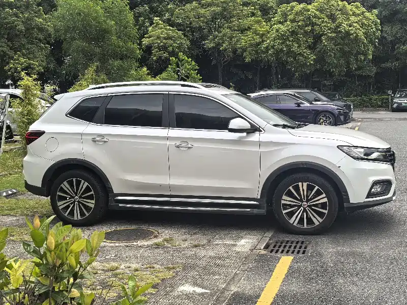 Roewe RX5 New Energy — миниатюра 13