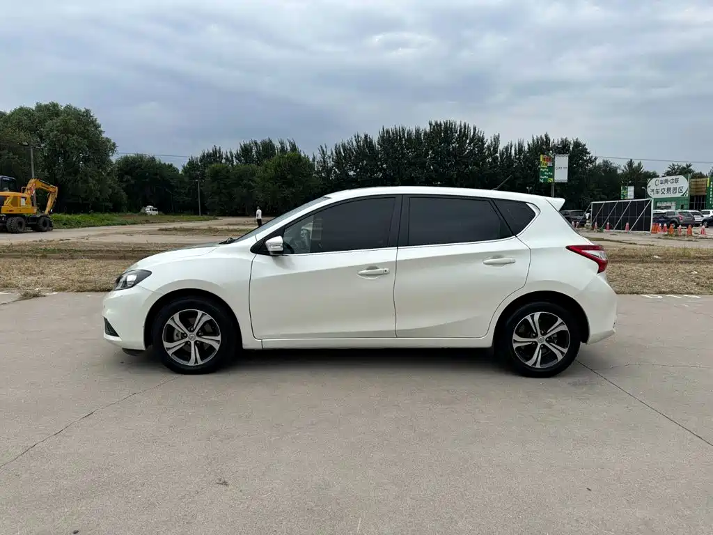 Nissan Tiida — миниатюра 7