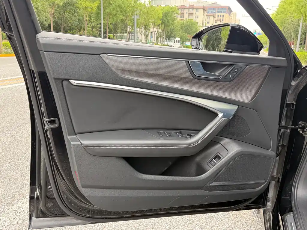 Audi A6L — миниатюра 12