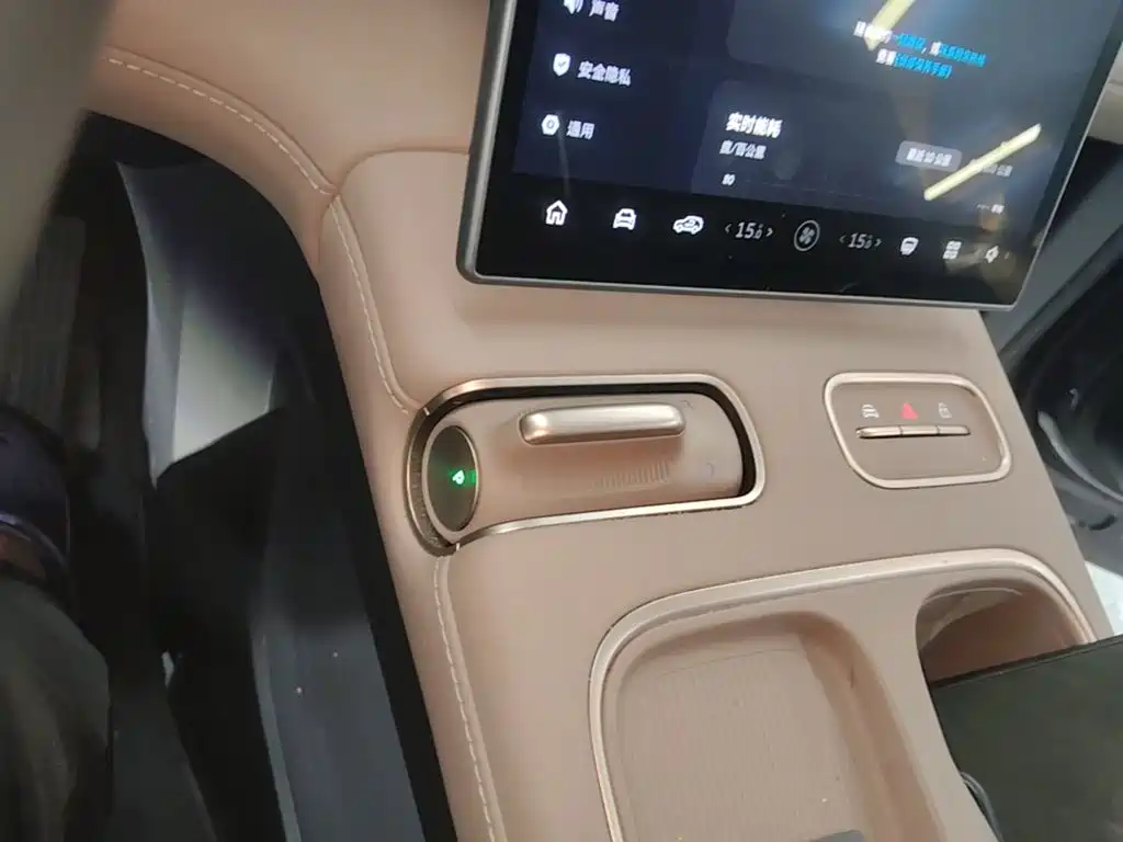 NIO ES6 — миниатюра 14