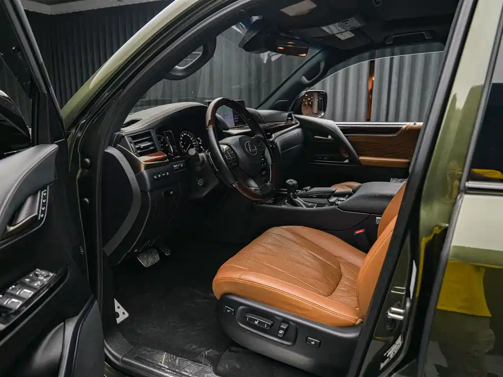 Lexus LX — миниатюра 8