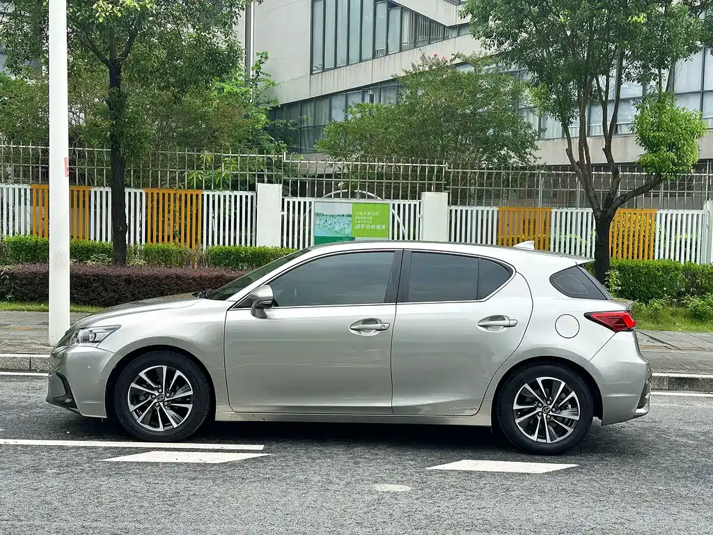 Lexus CT — миниатюра 3