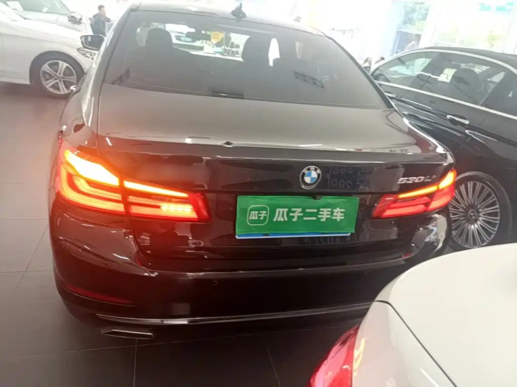 BMW 5 Series — миниатюра 6