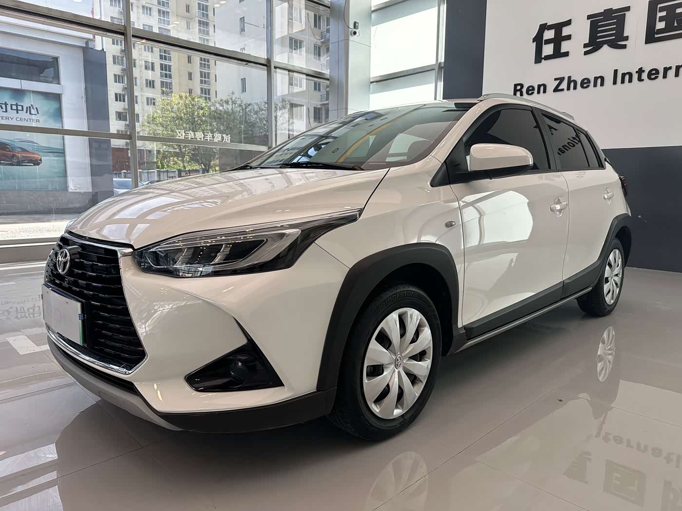 Toyota YARiS L Zhi Xuan 1.5 л 2022 г. Белый, пробег 13000 км