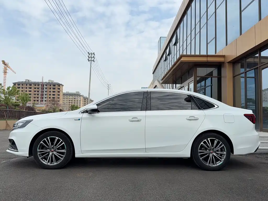 Roewe i6 Classic — миниатюра 7