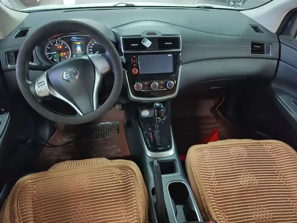 Nissan Tiida — миниатюра 10