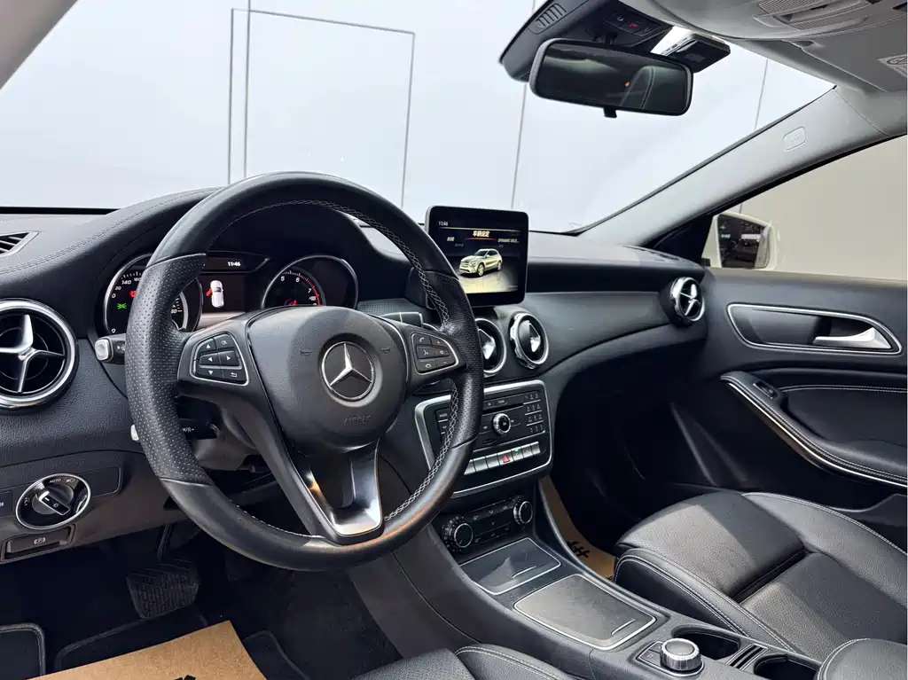 Mercedes-Benz GLA 2017 GLA 200 Fashion