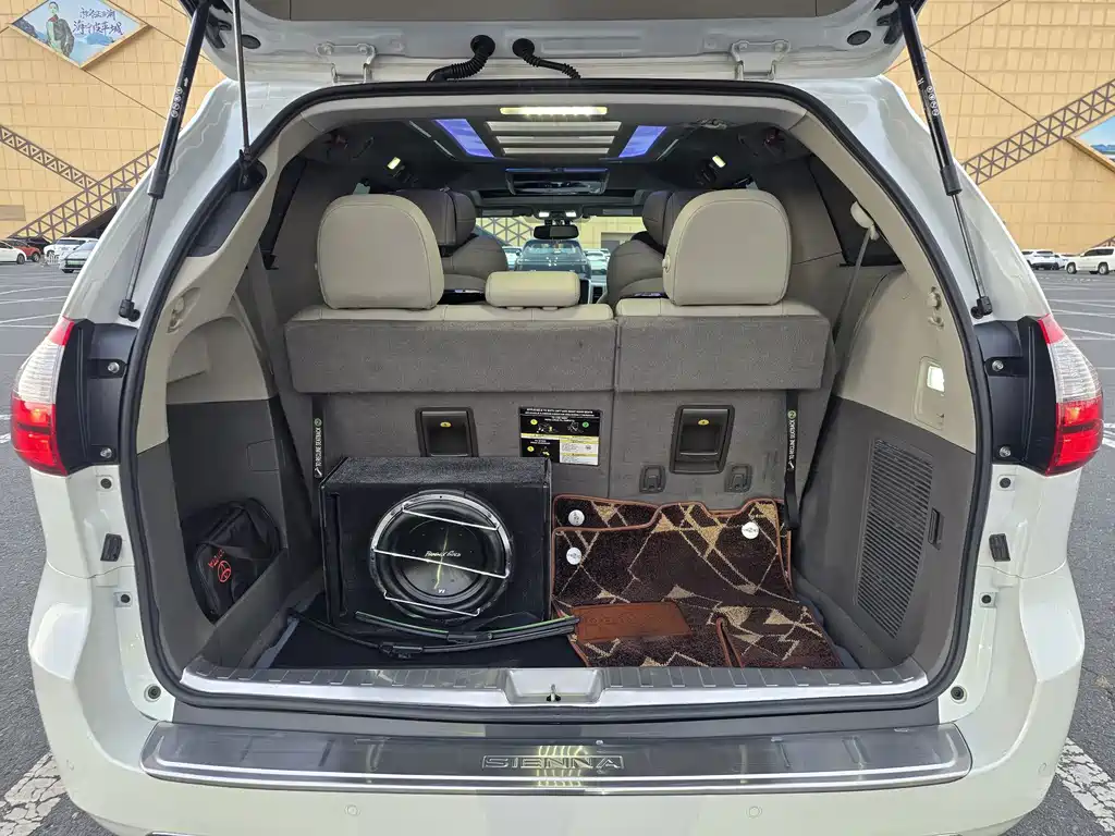 Toyota Sienna — миниатюра 19
