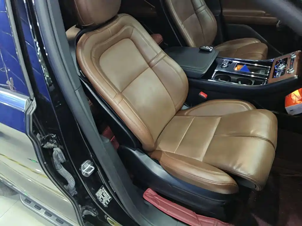 Lincoln Aviator — миниатюра 25