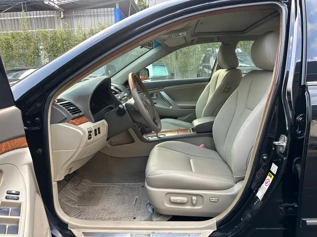 Toyota Camry — миниатюра 10