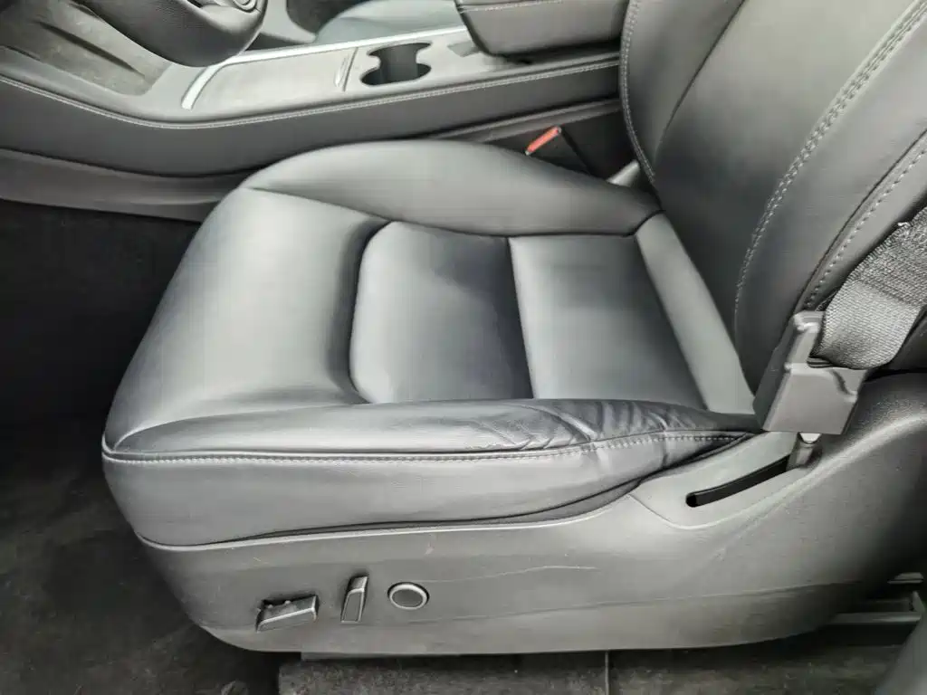 Tesla Model Y — миниатюра 20