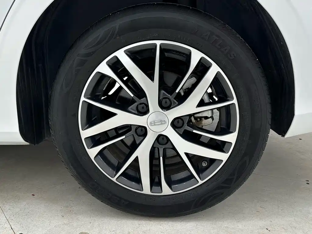 Geely Emgrand — миниатюра 17