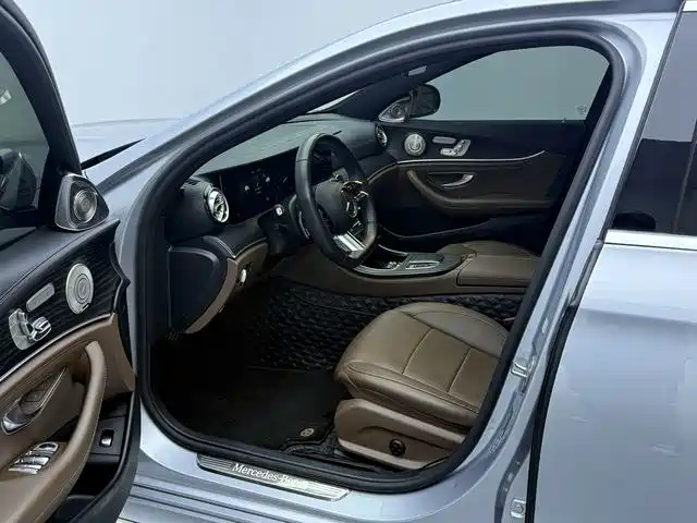Mercedes-Benz E-Class 2023 — фото 15