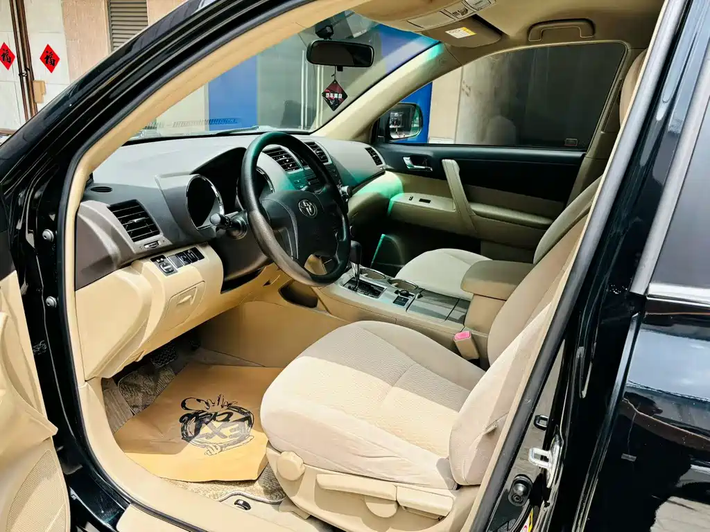 Toyota Highlander 2012 2.7L 5 мест Elite