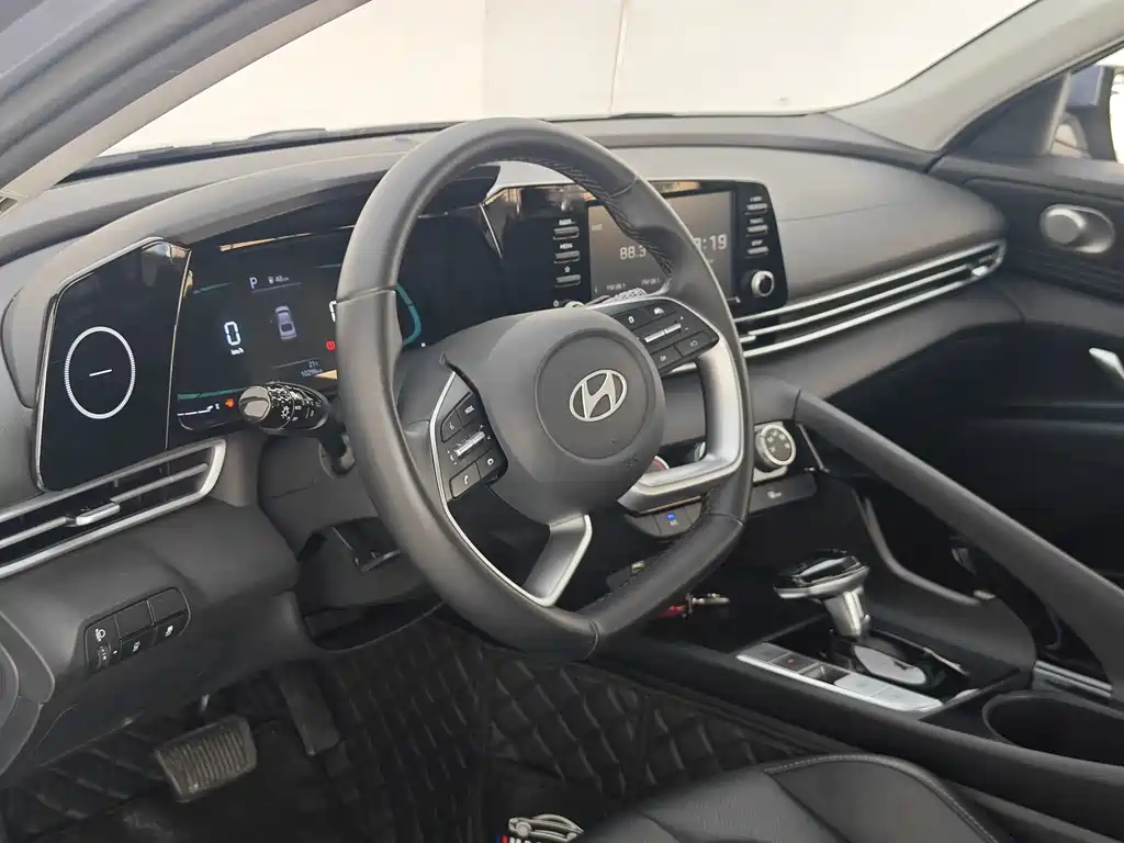 Hyundai Elantra — миниатюра 25